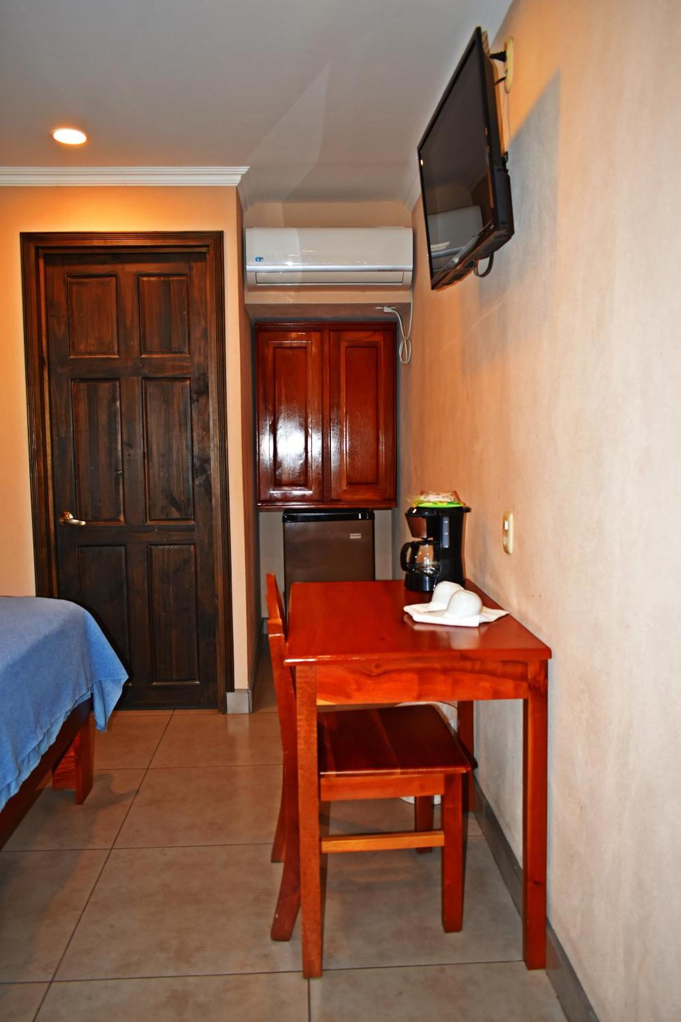 Hotel Cabinas Midey Пунтаренас Экстерьер фото