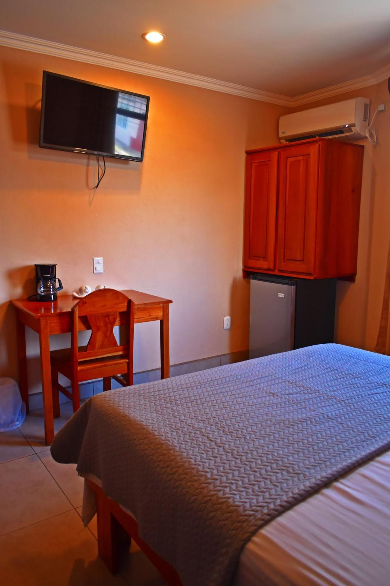 Hotel Cabinas Midey Пунтаренас Экстерьер фото